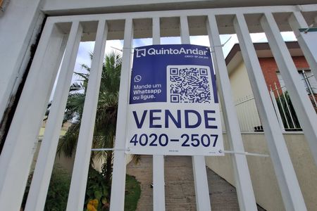 Casa para alugar com 212m², 4 quartos e 5 vagas Casa para alugar com 212m², 4 quartos e 5 vagasFachada