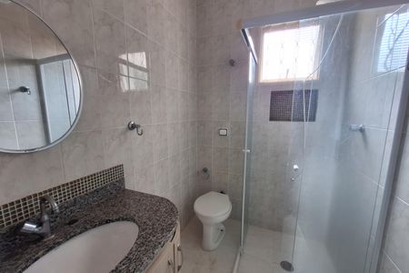 Casa para alugar com 212m², 4 quartos e 5 vagas Casa para alugar com 212m², 4 quartos e 5 vagasBanheiro Corredor