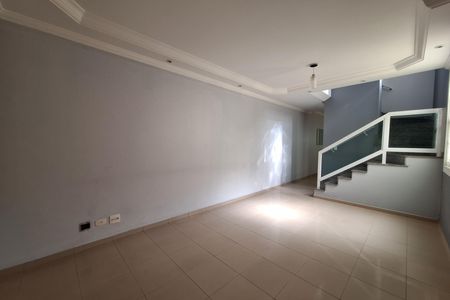 Casa para alugar com 212m², 4 quartos e 5 vagas Casa para alugar com 212m², 4 quartos e 5 vagasSala