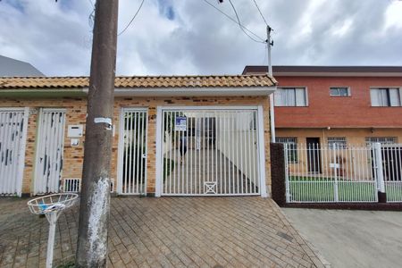 Casa para alugar com 212m², 4 quartos e 5 vagas Casa para alugar com 212m², 4 quartos e 5 vagasFachada