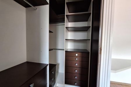 Casa para alugar com 212m², 4 quartos e 5 vagas Casa para alugar com 212m², 4 quartos e 5 vagasCloset da suíte 1