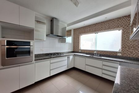 Casa para alugar com 212m², 4 quartos e 5 vagas Casa para alugar com 212m², 4 quartos e 5 vagasCozinha