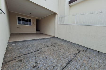 Casa para alugar com 212m², 4 quartos e 5 vagas Casa para alugar com 212m², 4 quartos e 5 vagasGaragem