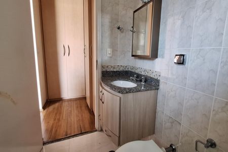 Casa para alugar com 212m², 4 quartos e 5 vagas Casa para alugar com 212m², 4 quartos e 5 vagasBanheiro da Suíte 2
