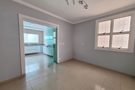 Casa para alugar com 212m², 4 quartos e 5 vagas Casa para alugar com 212m², 4 quartos e 5 vagasSala de Jantar