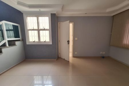 Casa para alugar com 212m², 4 quartos e 5 vagas Casa para alugar com 212m², 4 quartos e 5 vagasSala