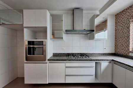 Casa para alugar com 212m², 4 quartos e 5 vagas