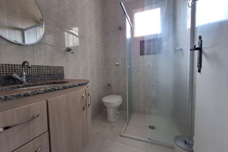 Casa para alugar com 212m², 4 quartos e 5 vagas Casa para alugar com 212m², 4 quartos e 5 vagasBanheiro Corredor