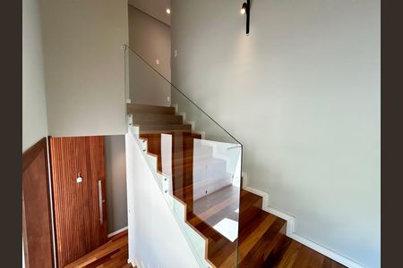 Casa para alugar com 140m², 3 quartos e 2 vagas Casa para alugar com 140m², 3 quartos e 2 vagasEscada