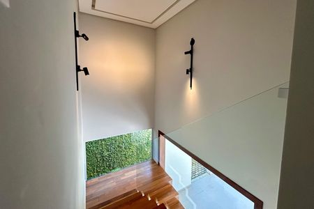 Casa para alugar com 140m², 3 quartos e 2 vagas Casa para alugar com 140m², 3 quartos e 2 vagasEscada
