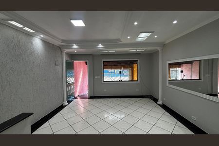 Casa para alugar com 110m², 2 quartos e 3 vagas Casa para alugar com 110m², 2 quartos e 3 vagasSala