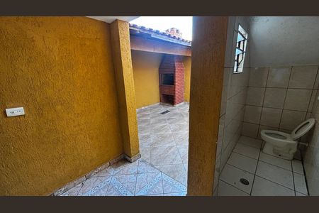 Casa para alugar com 110m², 2 quartos e 3 vagas Casa para alugar com 110m², 2 quartos e 3 vagasQuintal - Area de Serviço