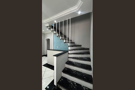 Casa para alugar com 110m², 2 quartos e 3 vagas Casa para alugar com 110m², 2 quartos e 3 vagasEscada