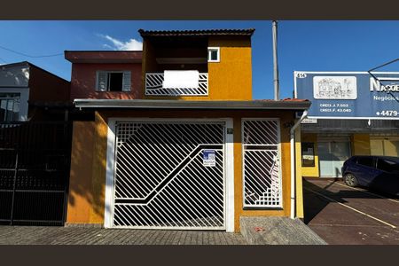Casa para alugar com 110m², 2 quartos e 3 vagas Casa para alugar com 110m², 2 quartos e 3 vagasFachada