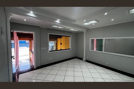 Casa para alugar com 110m², 2 quartos e 3 vagas Casa para alugar com 110m², 2 quartos e 3 vagasSala