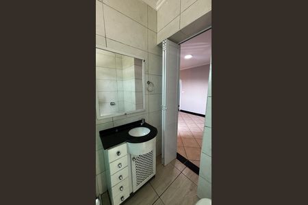Casa para alugar com 110m², 2 quartos e 3 vagas Casa para alugar com 110m², 2 quartos e 3 vagasBanheiro da Suíte 1