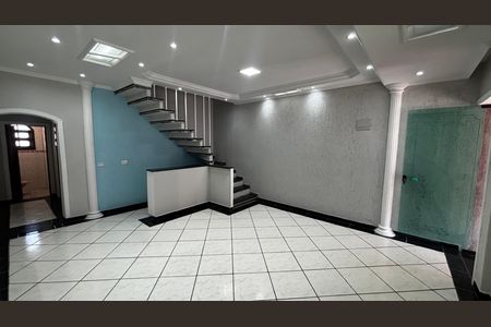 Casa para alugar com 110m², 2 quartos e 3 vagas Casa para alugar com 110m², 2 quartos e 3 vagasSala