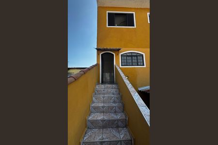 Casa para alugar com 110m², 2 quartos e 3 vagas Casa para alugar com 110m², 2 quartos e 3 vagasEscada - Quintal