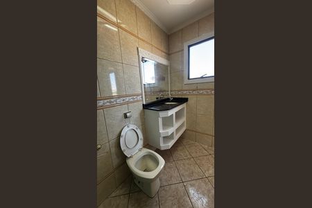 Casa para alugar com 110m², 2 quartos e 3 vagas Casa para alugar com 110m², 2 quartos e 3 vagasBanheiro da Suíte 2