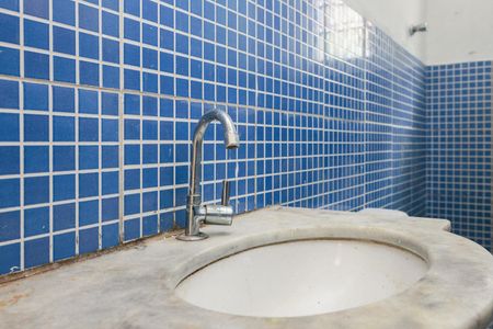 Banheiro de casa para alugar com 1 quarto, 70m² em Parque Pinheiros, Taboão da Serra