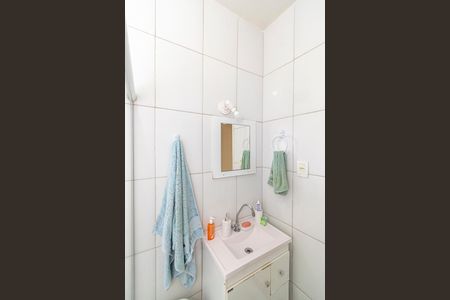 Banheiro de apartamento para alugar com 1 quarto, 50m² em Brás de Pina, Rio de Janeiro