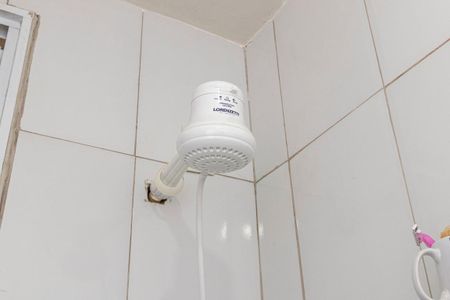 Banheiro de apartamento para alugar com 1 quarto, 50m² em Brás de Pina, Rio de Janeiro