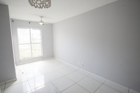 Sala de apartamento para alugar com 2 quartos, 50m² em Taquara, Rio de Janeiro