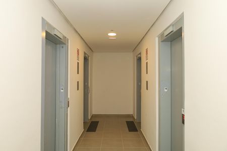 Apartamento à venda com 38m², 2 quartos e sem vagaÁrea comum - Saguão do andar