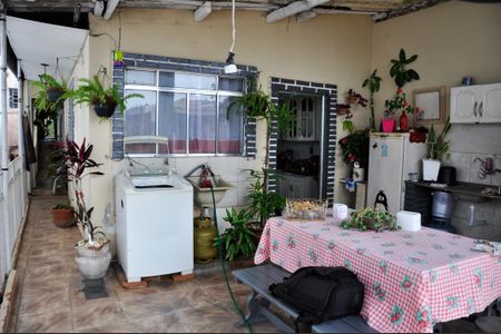 Casa à venda com 180m², 2 quartos e sem vaga Casa à venda com 180m², 2 quartos e sem vagaDetalhe - Área de Serviço e Varanda