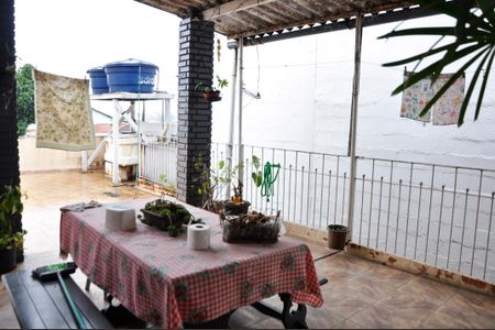 Casa à venda com 180m², 2 quartos e sem vaga Casa à venda com 180m², 2 quartos e sem vagaDetalhe - Área de Serviço e Varanda
