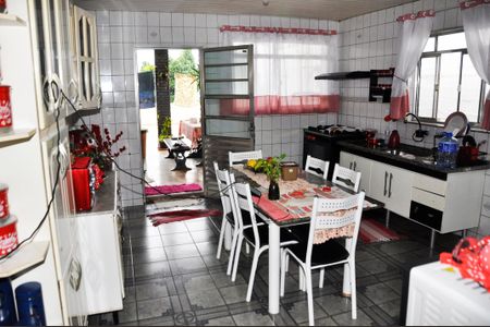 Casa à venda com 180m², 2 quartos e sem vaga Casa à venda com 180m², 2 quartos e sem vagaDetalhe - Cozinha