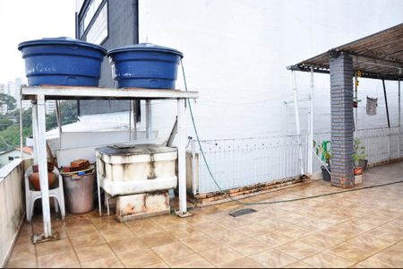 Casa à venda com 180m², 2 quartos e sem vaga Casa à venda com 180m², 2 quartos e sem vagaDetalhe - Área de Serviço e Varanda