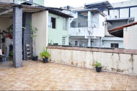 Casa à venda com 180m², 2 quartos e sem vaga Casa à venda com 180m², 2 quartos e sem vagaDetalhe - Área de Serviço e Varanda