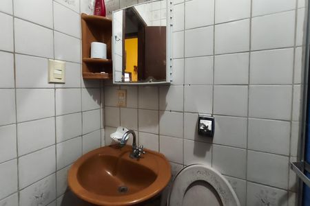 Casa à venda com 112m², 1 quarto e 4 vagas Casa à venda com 112m², 1 quarto e 4 vagasCasa 3 - Banheiro