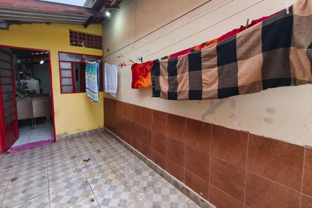 Casa à venda com 112m², 1 quarto e 4 vagas Casa à venda com 112m², 1 quarto e 4 vagasCorredor - Quintal