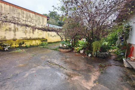Casa à venda com 112m², 1 quarto e 4 vagas Casa à venda com 112m², 1 quarto e 4 vagasQuintal