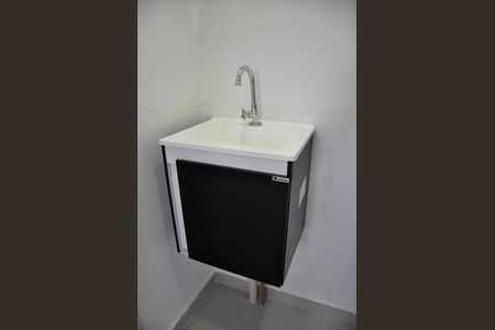 Apartamento para alugar com 43m², 2 quartos e sem vaga Apartamento para alugar com 43m², 2 quartos e sem vagaDetalhe - Banheiro Social