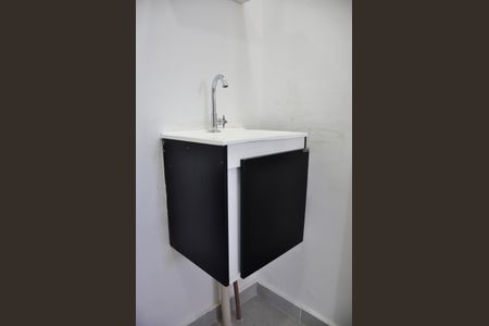Apartamento para alugar com 43m², 2 quartos e sem vaga Apartamento para alugar com 43m², 2 quartos e sem vagaDetalhe - Banheiro Social