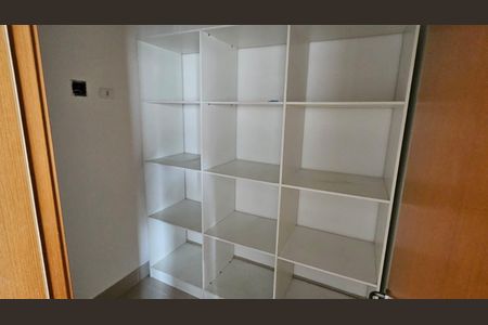 Apartamento para alugar com 182m², 4 quartos e 4 vagas Apartamento para alugar com 182m², 4 quartos e 4 vagasQuarto