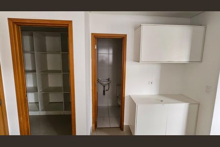 Apartamento para alugar com 182m², 4 quartos e 4 vagas Apartamento para alugar com 182m², 4 quartos e 4 vagasQuarto