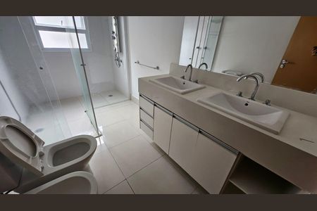 Apartamento para alugar com 182m², 4 quartos e 4 vagas Apartamento para alugar com 182m², 4 quartos e 4 vagasBanheiro 1