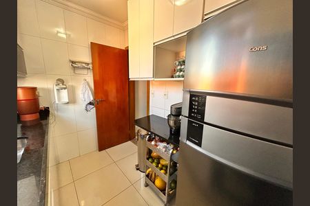 Apartamento à venda com 2 quartos, 105m² em Pedra Azul, Contagem