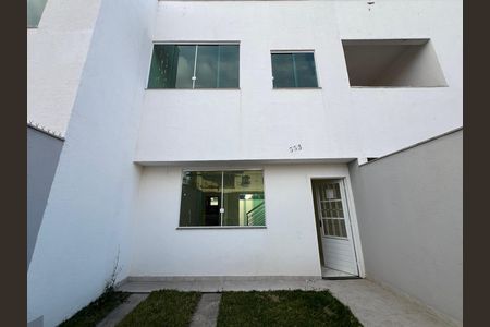 Casa à venda com 130m², 3 quartos e 2 vagas