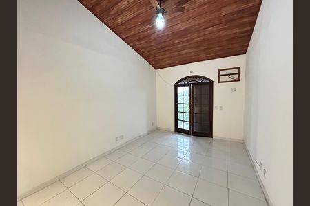 Sala de casa para alugar com 4 quartos, 195m² em Honório Gurgel, Rio de Janeiro