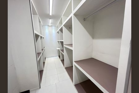 Casa para alugar com 195m², 4 quartos e 1 vagaCloset do quarto 3 - Suíte
