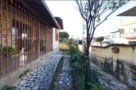 Casa à venda com 450m², 3 quartos e 6 vagasEntrada