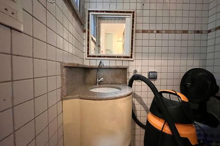 Apartamento para alugar com 104m², 2 quartos e sem vaga Apartamento para alugar com 104m², 2 quartos e sem vagaBanheiro de serviço