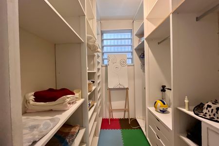 Apartamento para alugar com 104m², 2 quartos e sem vaga Apartamento para alugar com 104m², 2 quartos e sem vagaCloset da suíte