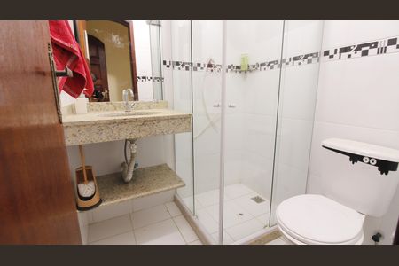 Casa de condomínio para alugar com 220m², 4 quartos e 2 vagasBanheiro 2