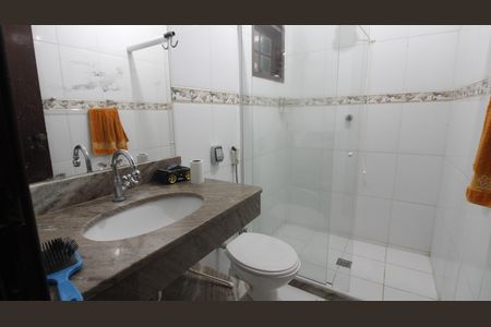 Casa de condomínio para alugar com 220m², 4 quartos e 2 vagasBanheiro da Suíte 2